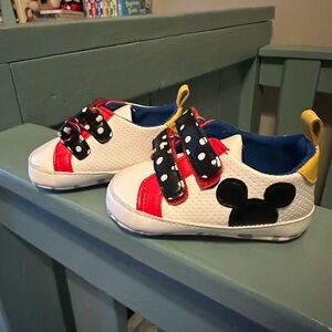 NWOT Disney Mickey Velcro Sneakers